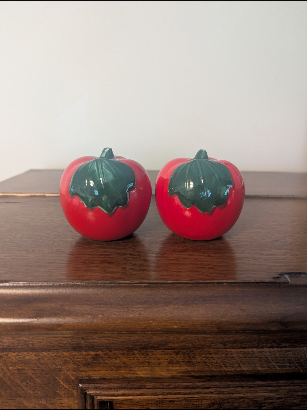 Tomato Salt & Pepper Shakers Set • Mid-Century Retro Kitsch Ceramic